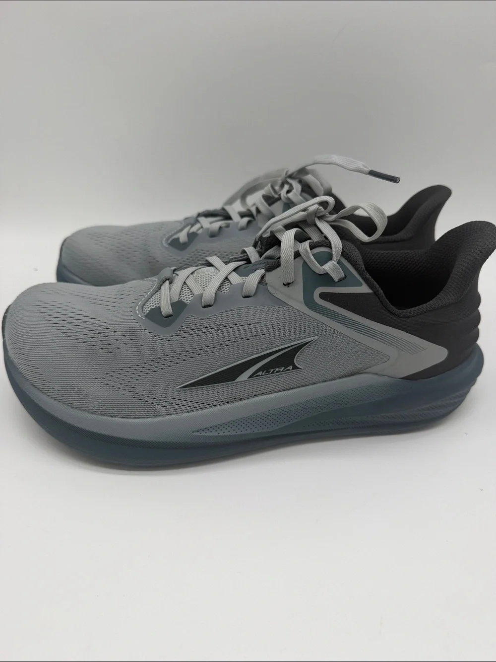 ALTRA men's torin 8 shoe in gray